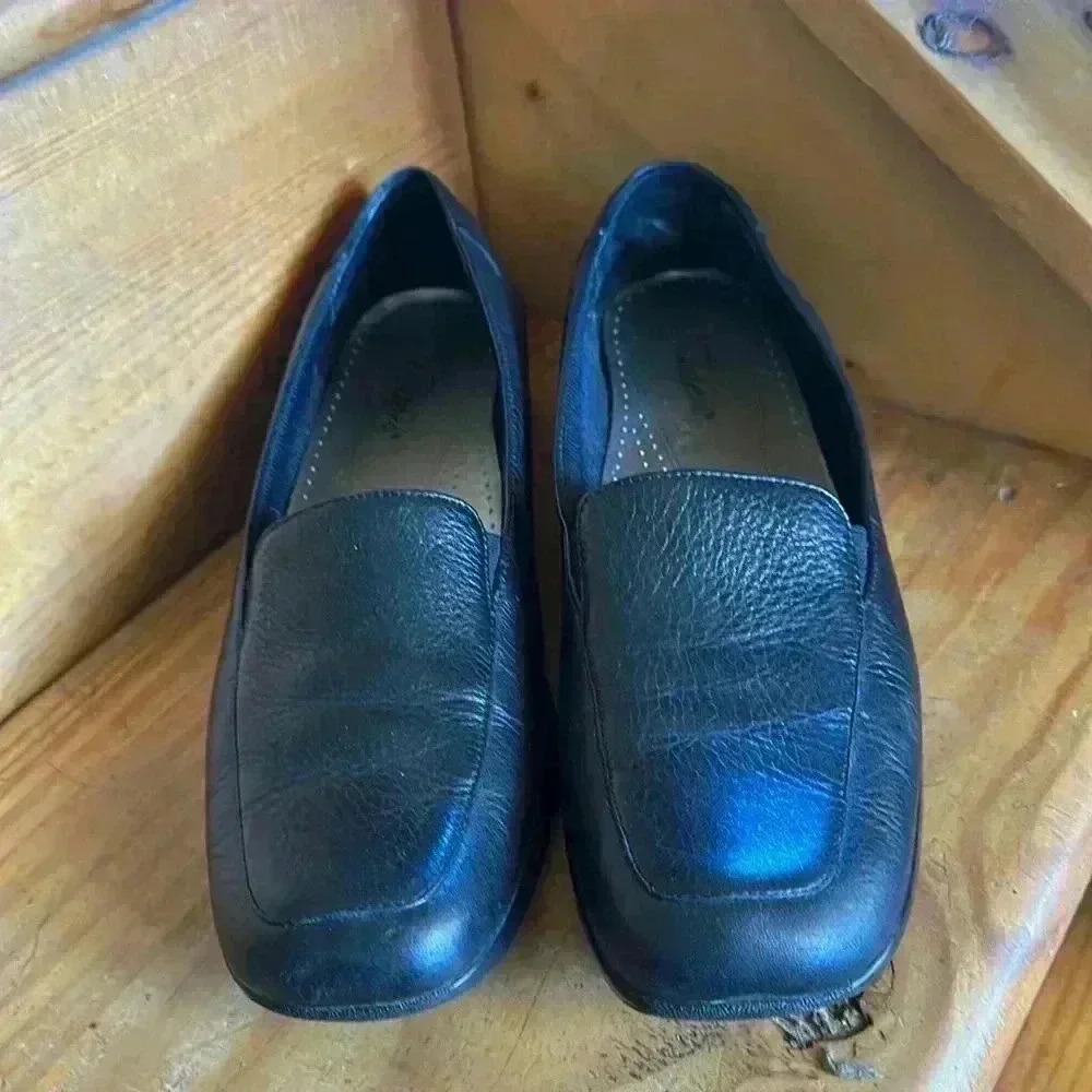 Trotters Genuine Leather Man Made Slip-ons